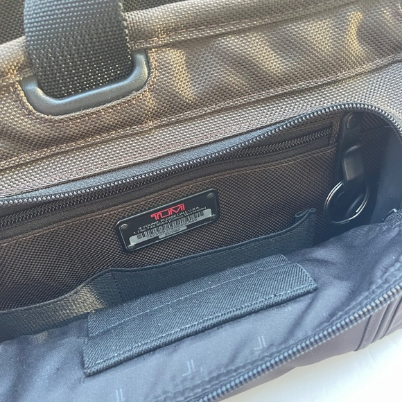 TUMI brown nylon large screen laptop case 17” - Picture 11 of 11